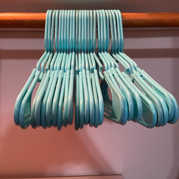 25 Blue Hangers